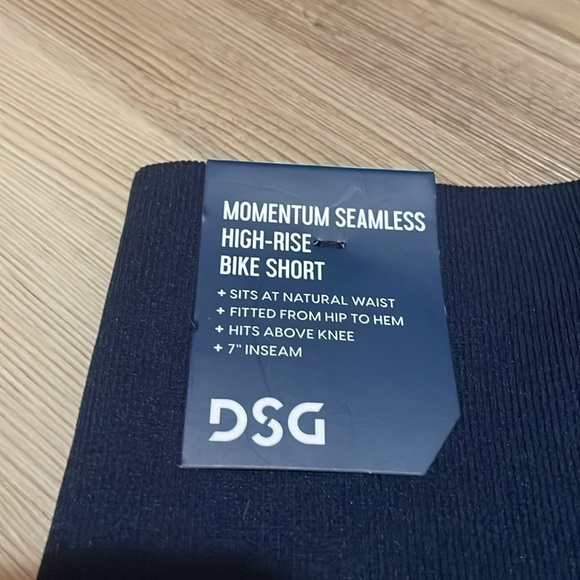 DSG Women's Momentum High rise Seamless Bike Shorts 7” Textured Navy Size S NWT - Picture 5 of 10